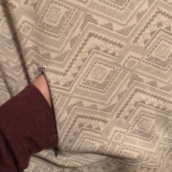 White Aztec pull over sweater - Picture 4 of 7